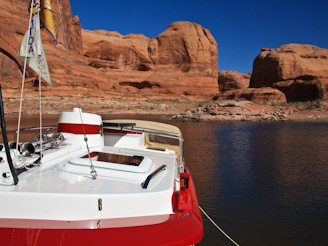 Beach anchoring in Cottonwood Canyon, Lake Powell, Utah