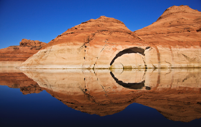 Ranger Tug, Kismet, cruising Davis Gulch, Lake Powell