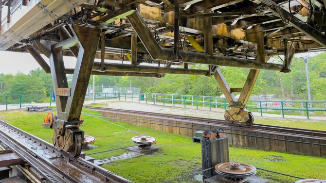 Grandkids Cruise-Big Chute